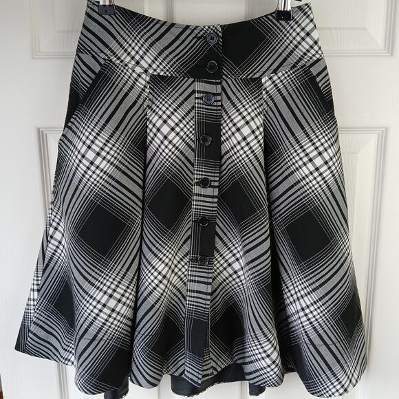 H&M Tartan Plaid Skirt 4 black white pleated buttons pockets lined dark academia - Picture 1 of 10